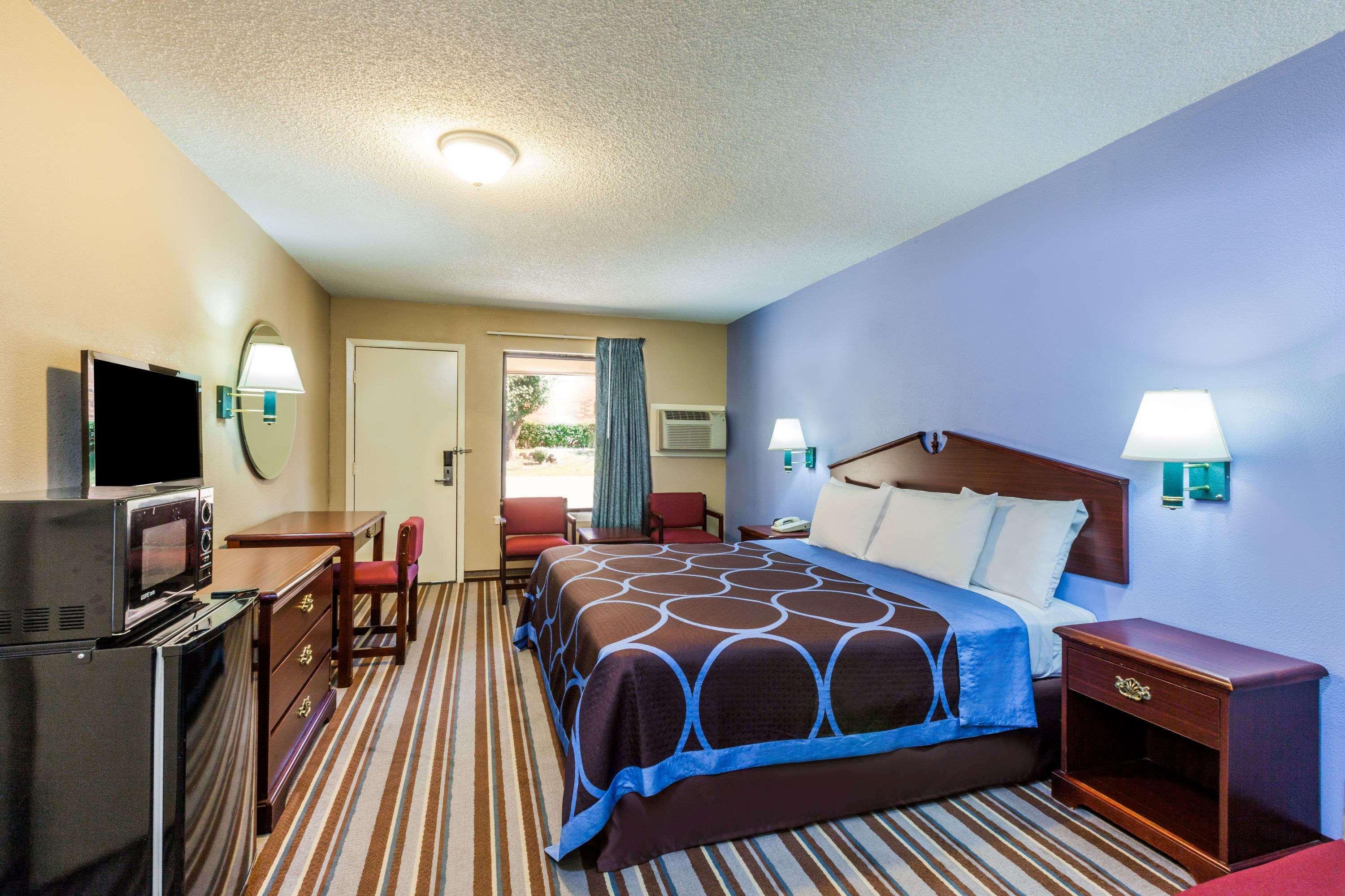 Super 8 By Wyndham Mt. Pleasant Tx Hotel 2*