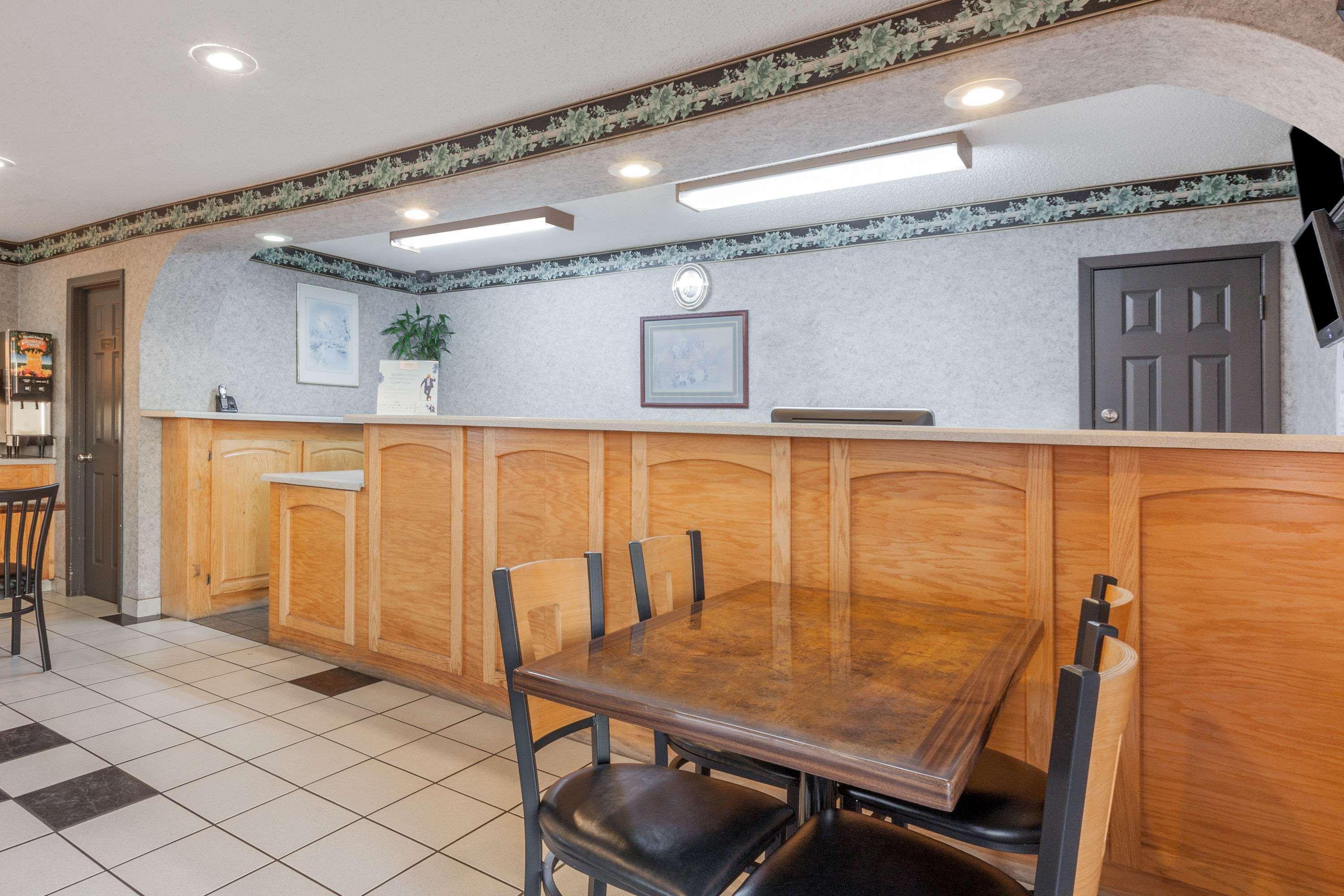 Super 8 By Wyndham Mt. Pleasant Tx Hotel 2*
